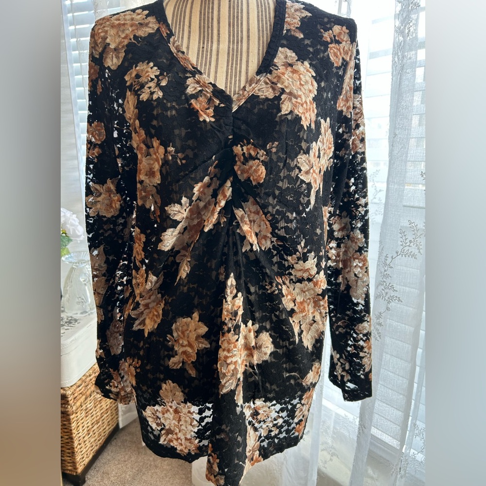 NWT Floral Lace Long Sleeve Top